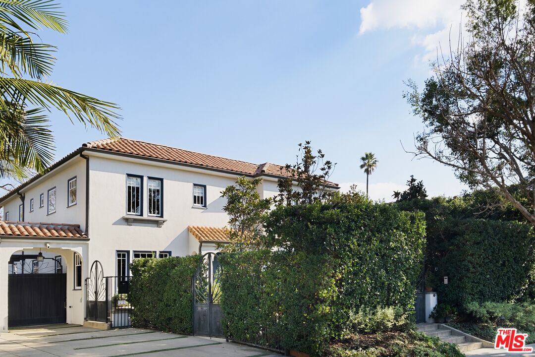 564 S Van Ness Ave