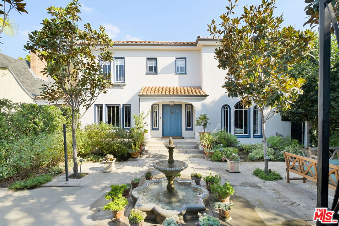 564 S Van Ness Ave