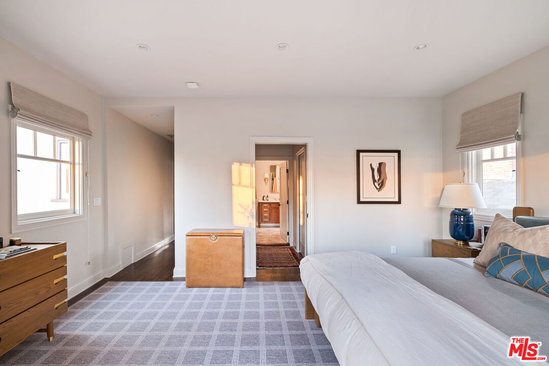 564 S Van Ness Ave