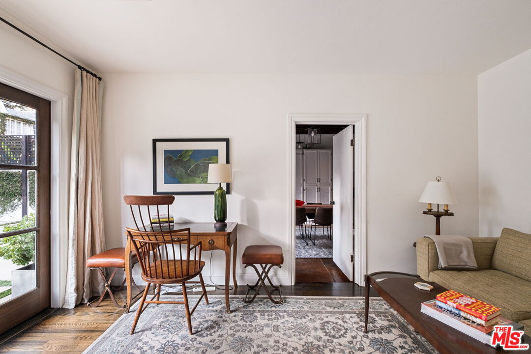 564 S Van Ness Ave
