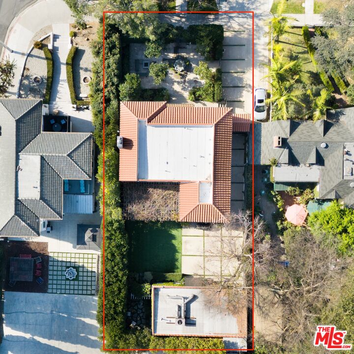 564 S Van Ness Ave