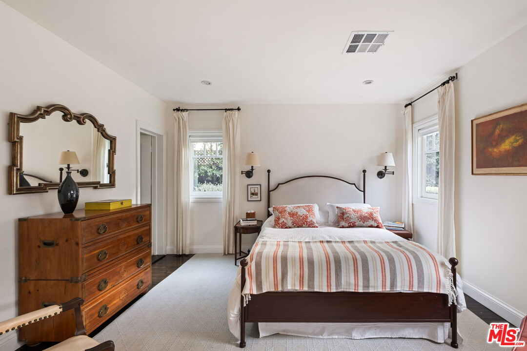 564 S Van Ness Ave