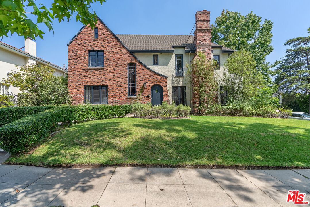 854 Keniston Ave