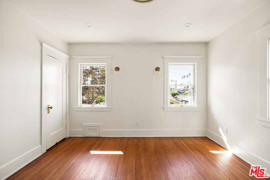 225 S Ardmore Ave