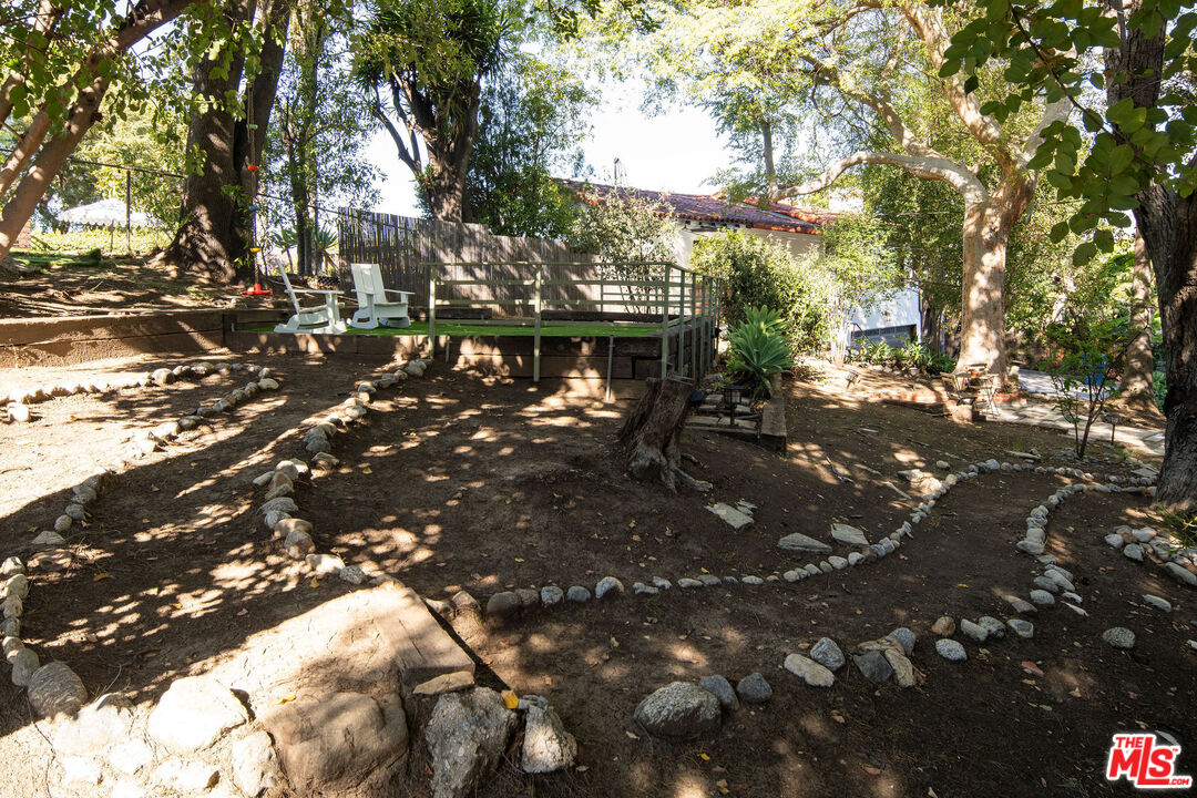 855 Oneonta Dr