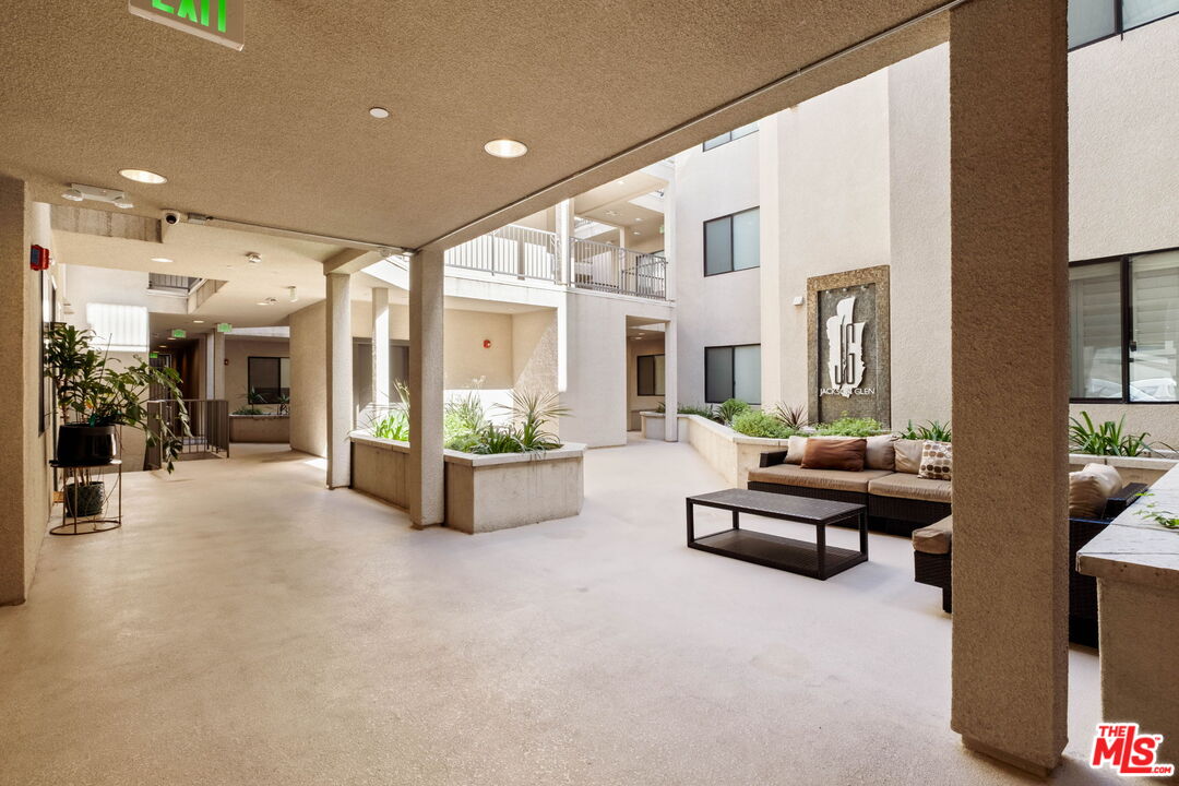 230 S Jackson St Unit: 301