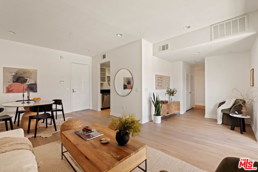 230 S Jackson St Unit: 301