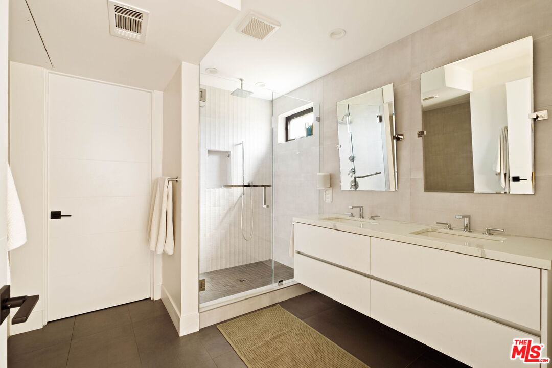 3256 Colony Cir