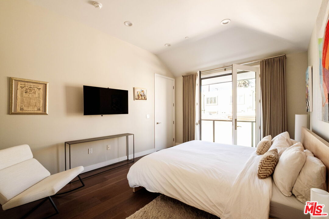 612 Lincoln Blvd Unit: 3