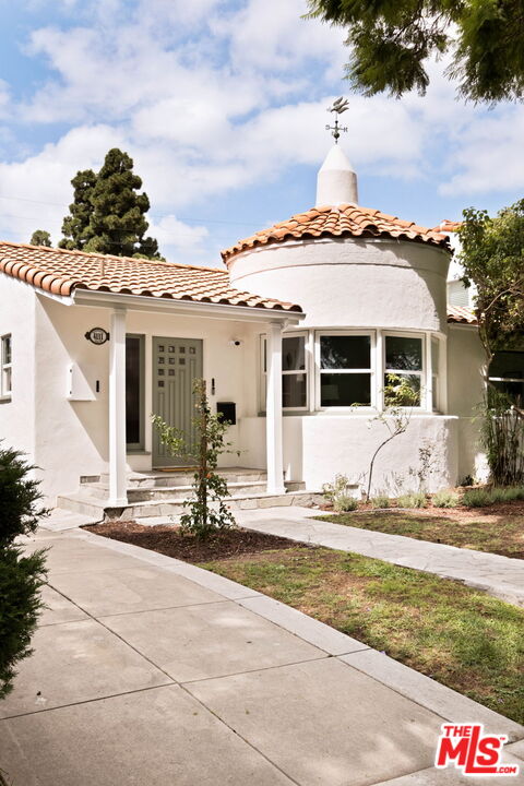 4111 Edgehill Dr