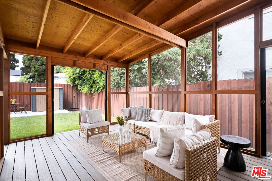 4111 Edgehill Dr