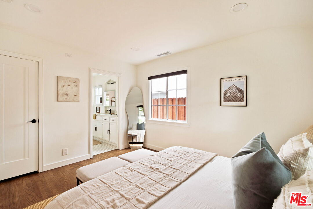 4111 Edgehill Dr