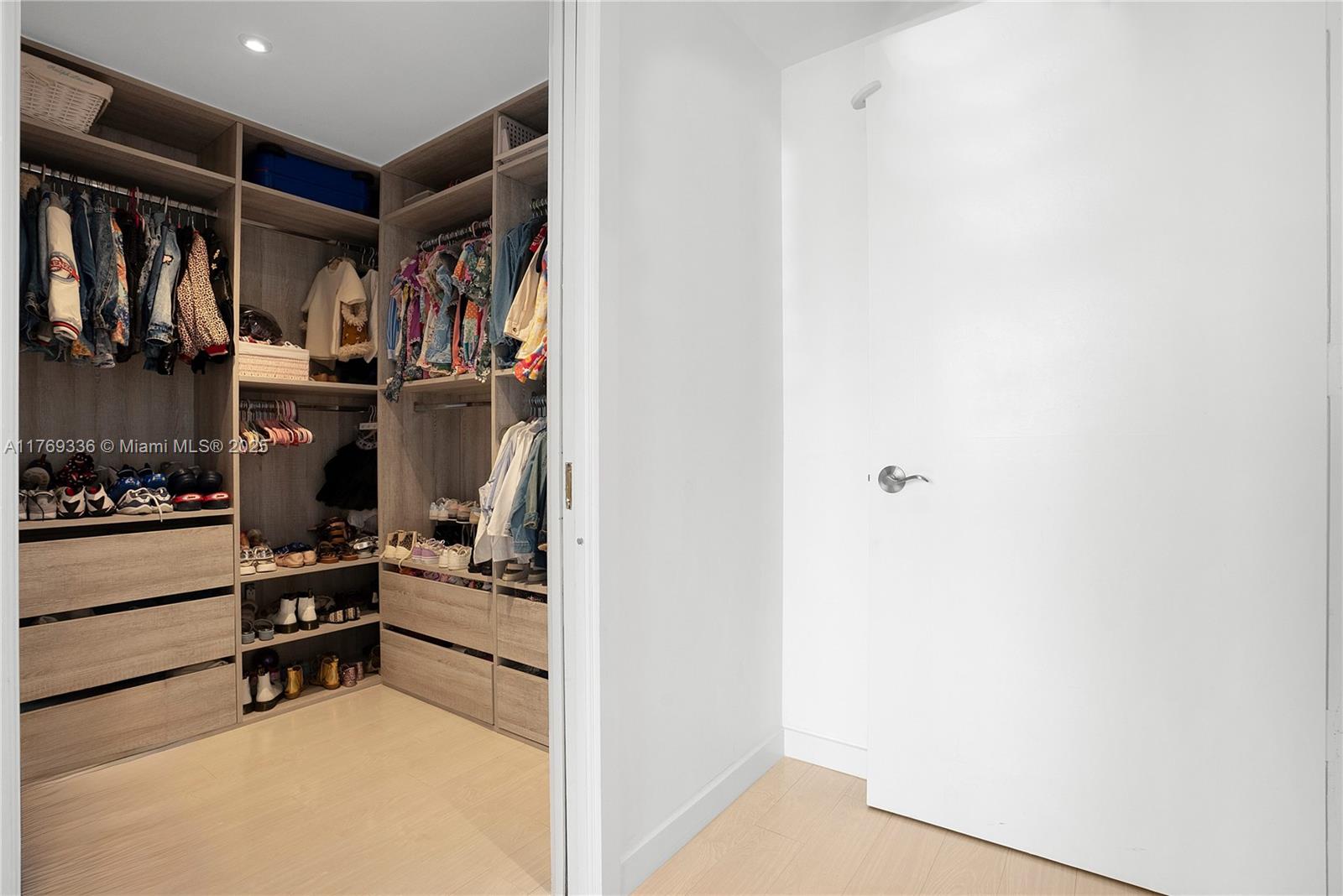 9595 Collins Ave Unit: N5-E