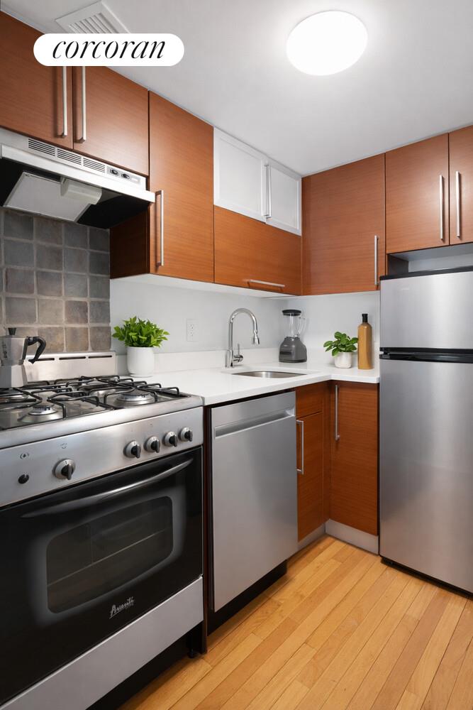 184 THOMPSON Street PH6K