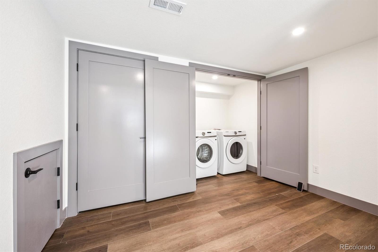 3325 Poplar Street Unit: 3325