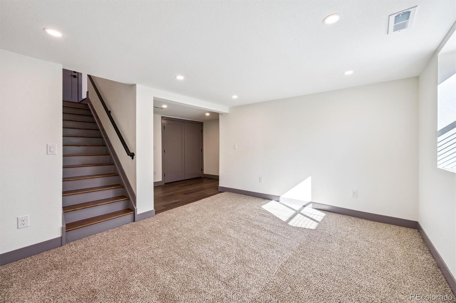 3325 Poplar Street Unit: 3325