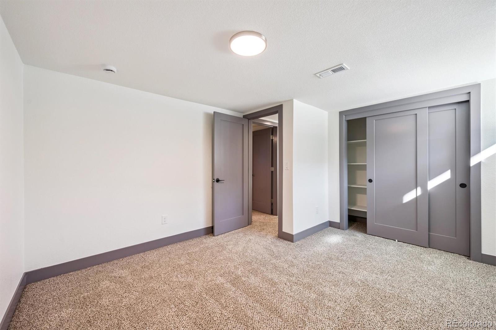 3325 Poplar Street Unit: 3325
