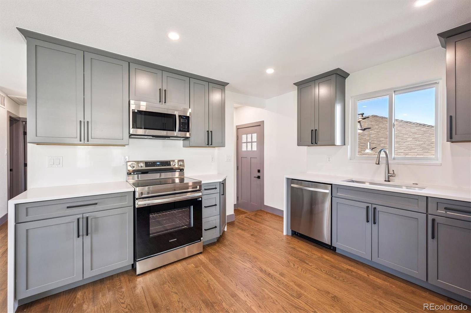 3325 Poplar Street Unit: 3325