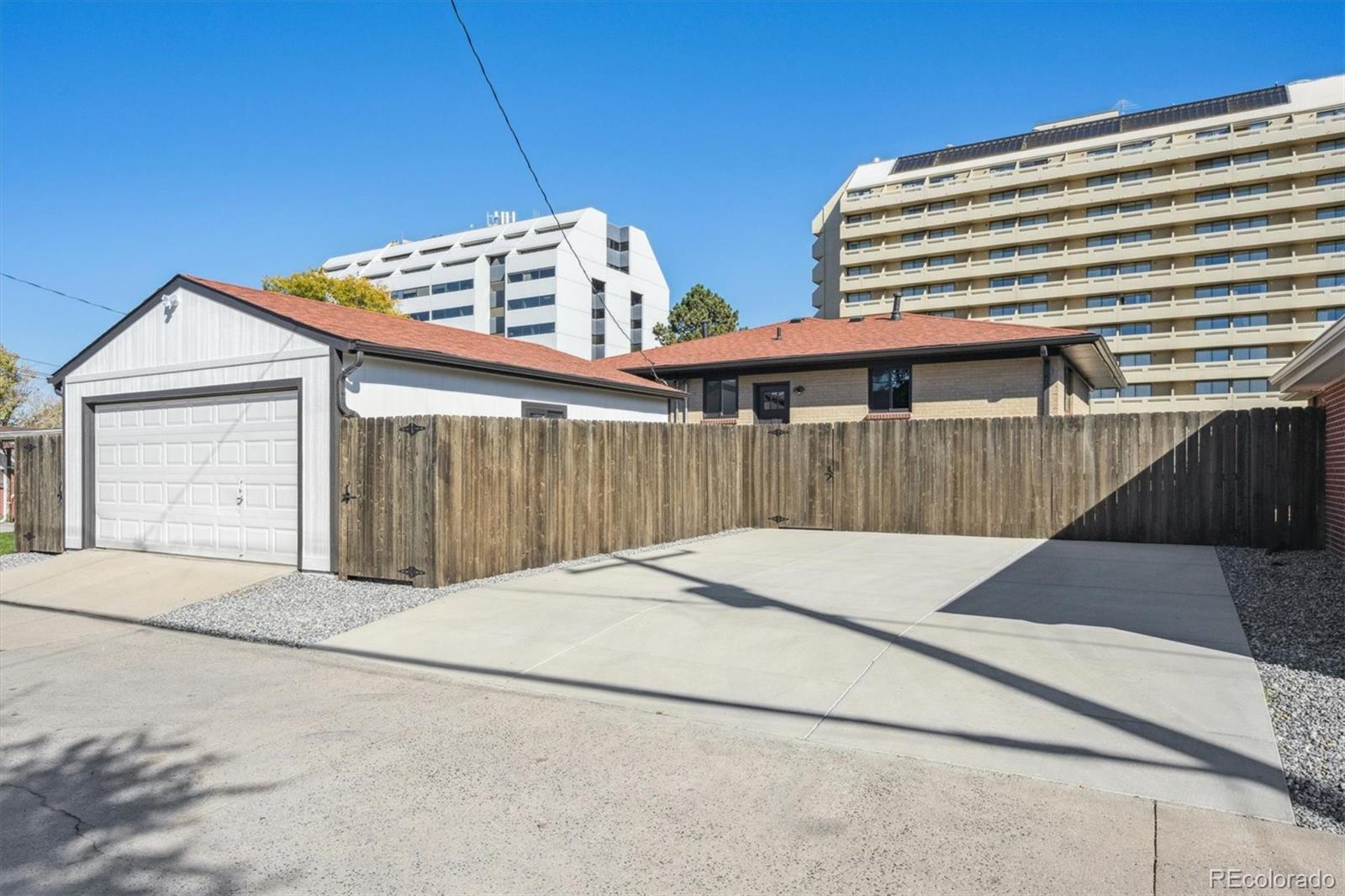 3325 Poplar Street Unit: 3325