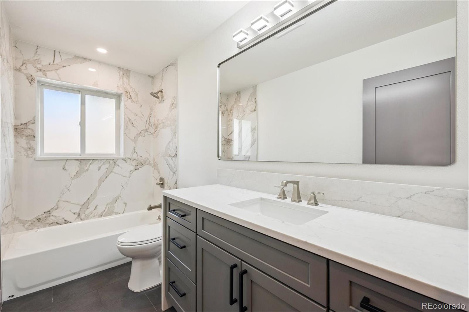 3325 Poplar Street Unit: 3325