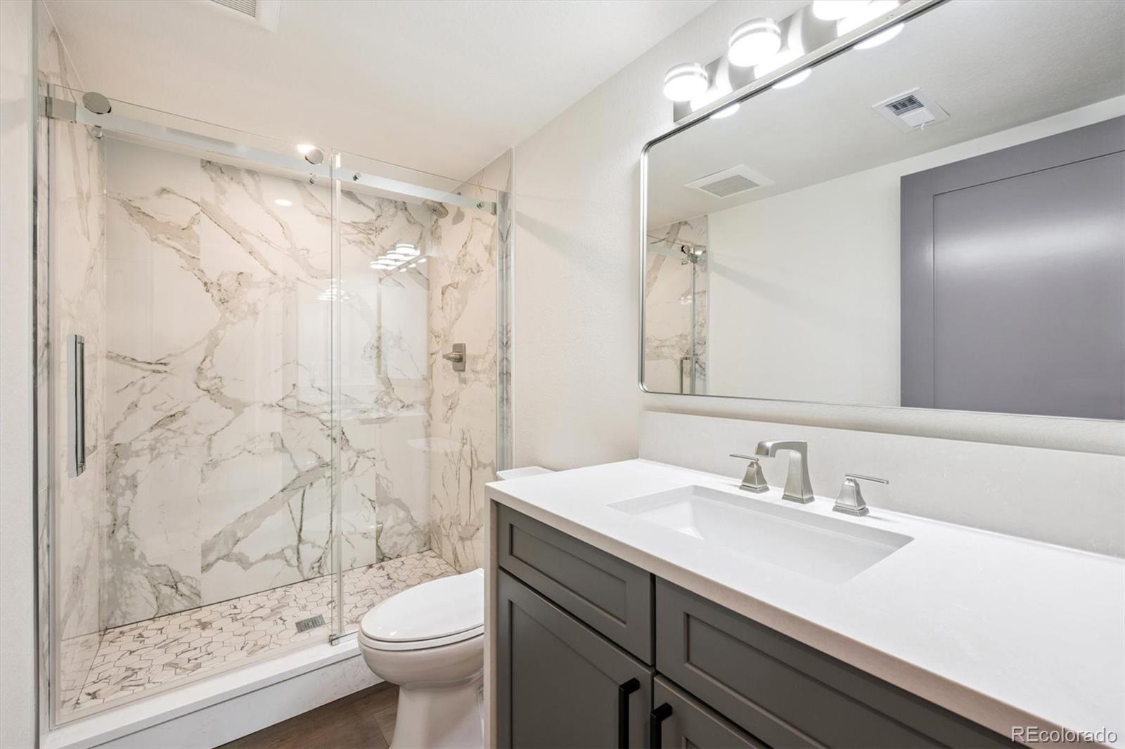 3325 Poplar Street Unit: 3325