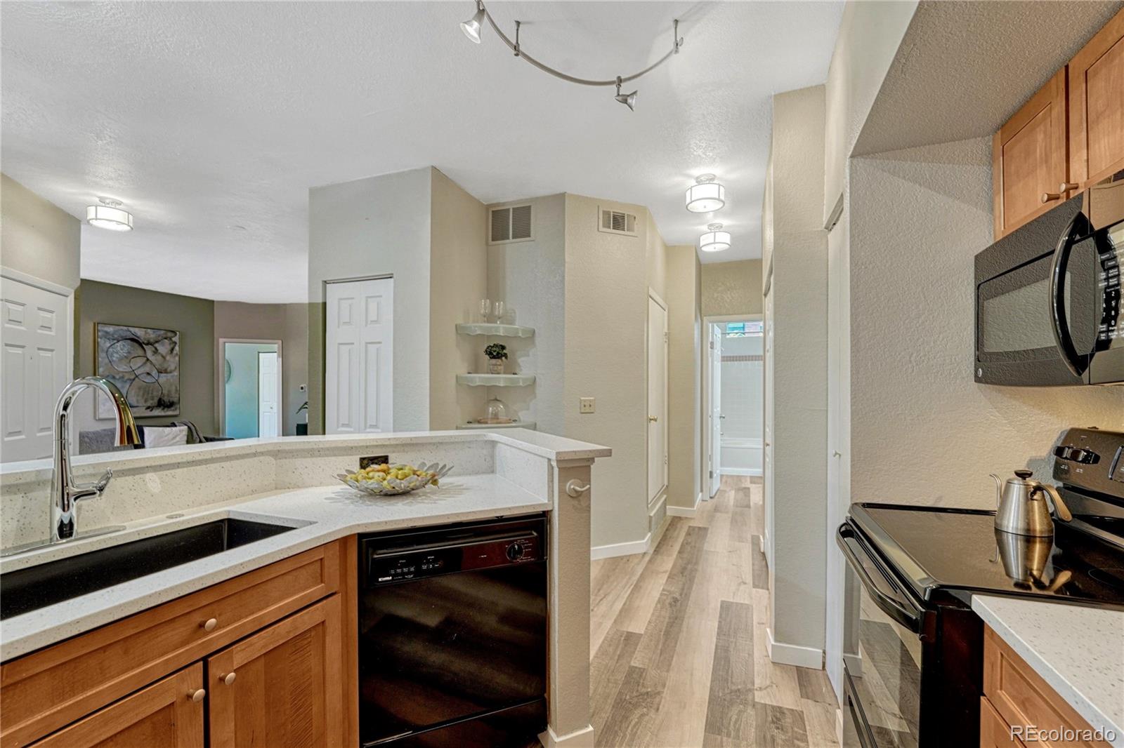 6001 S Yosemite Street Unit: B101