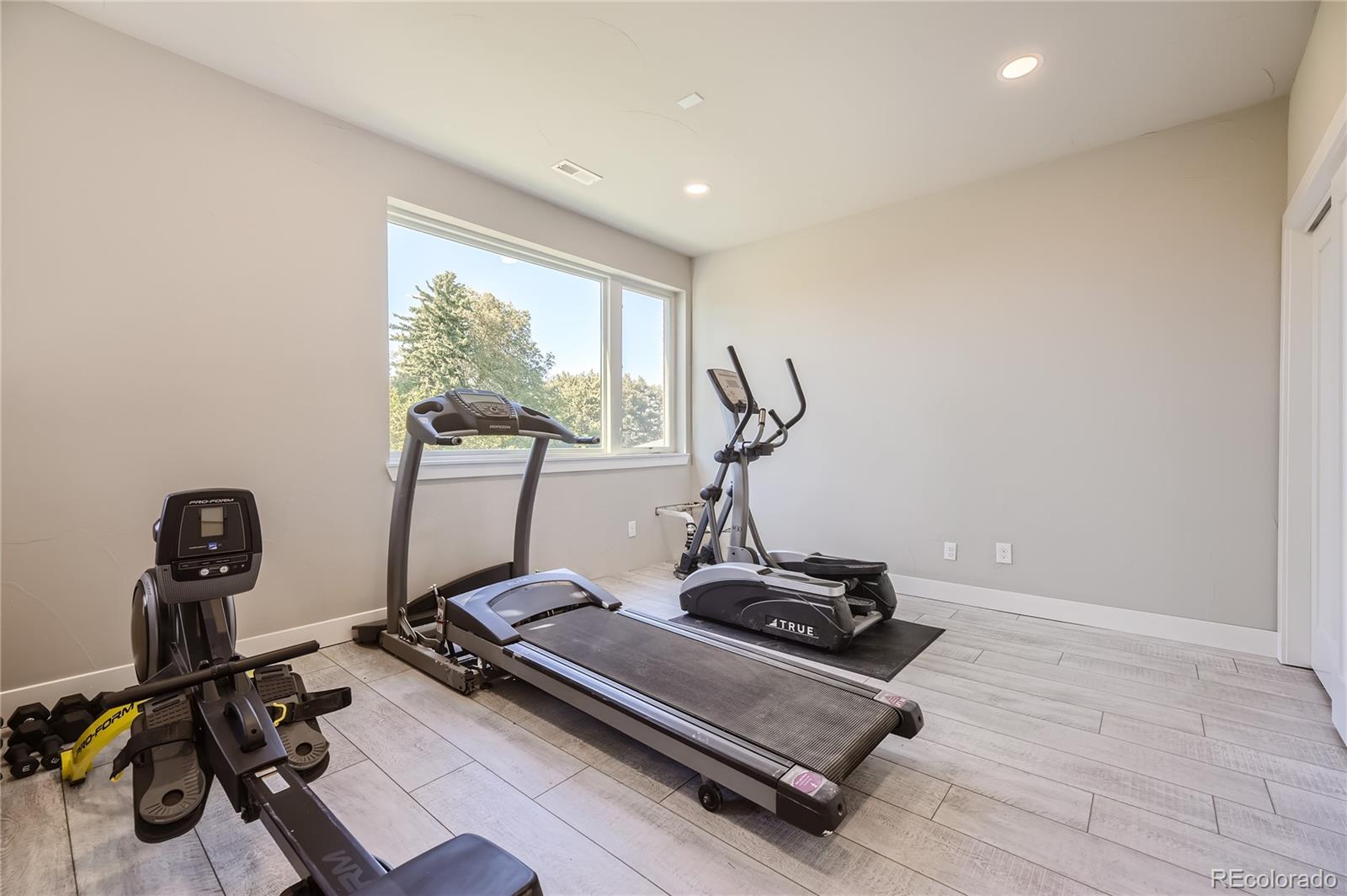 4673 W 50th Place