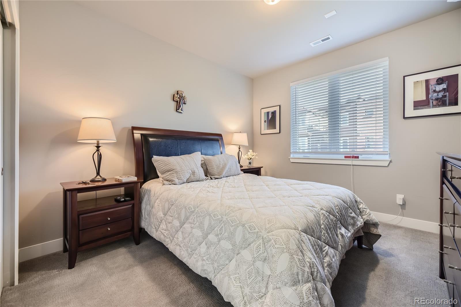4673 W 50th Place