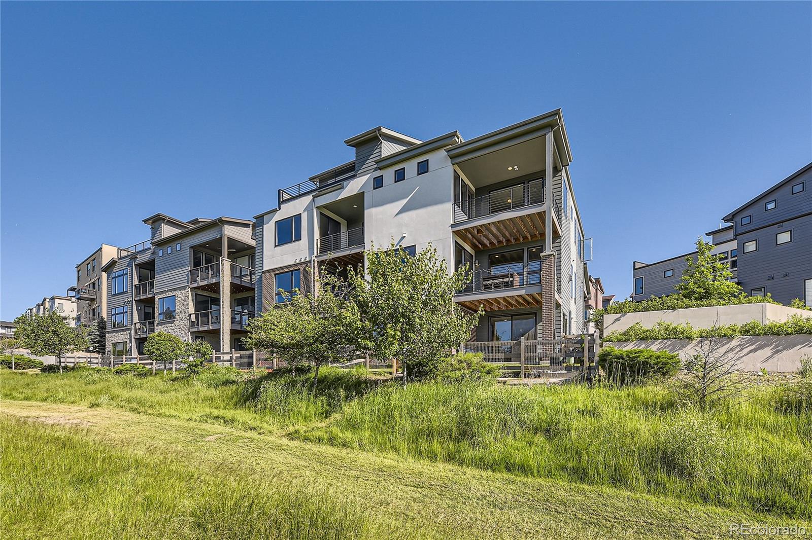 4673 W 50th Place