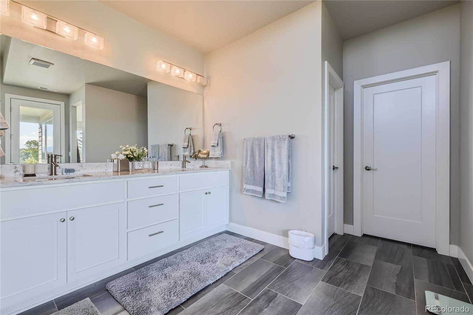 4673 W 50th Place