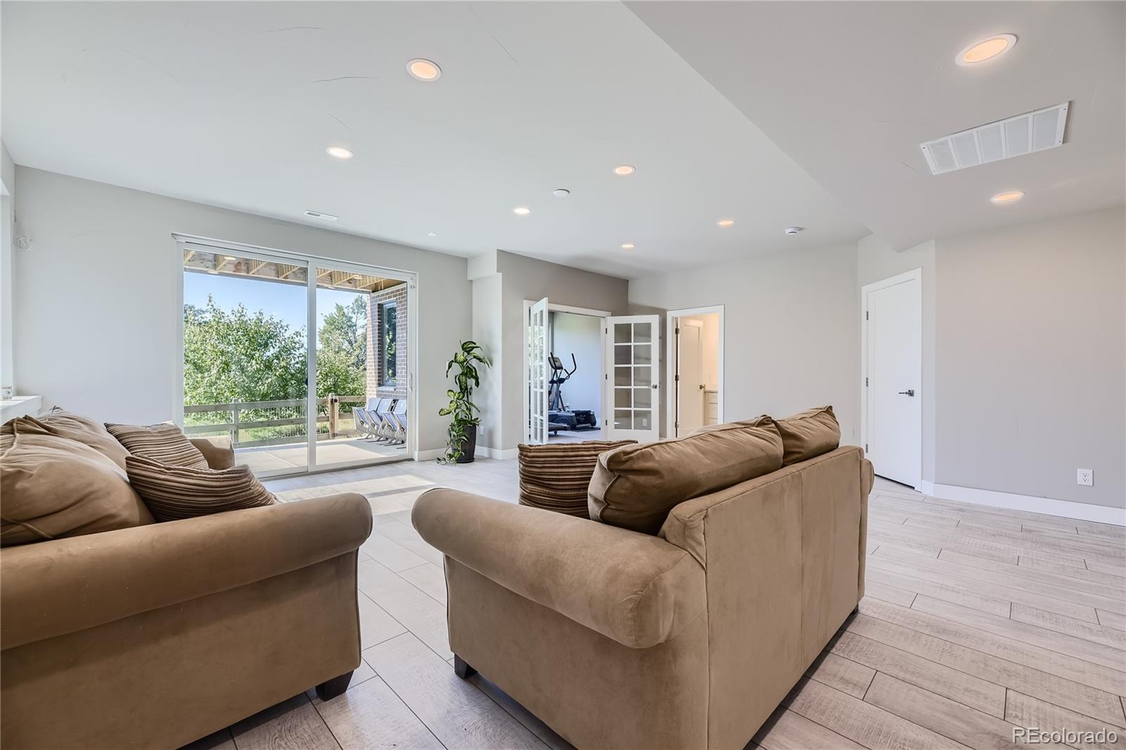 4673 W 50th Place