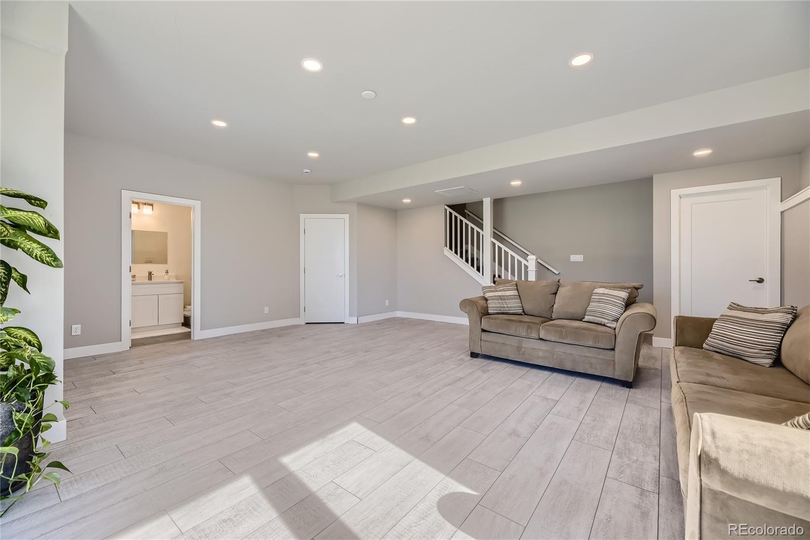 4673 W 50th Place