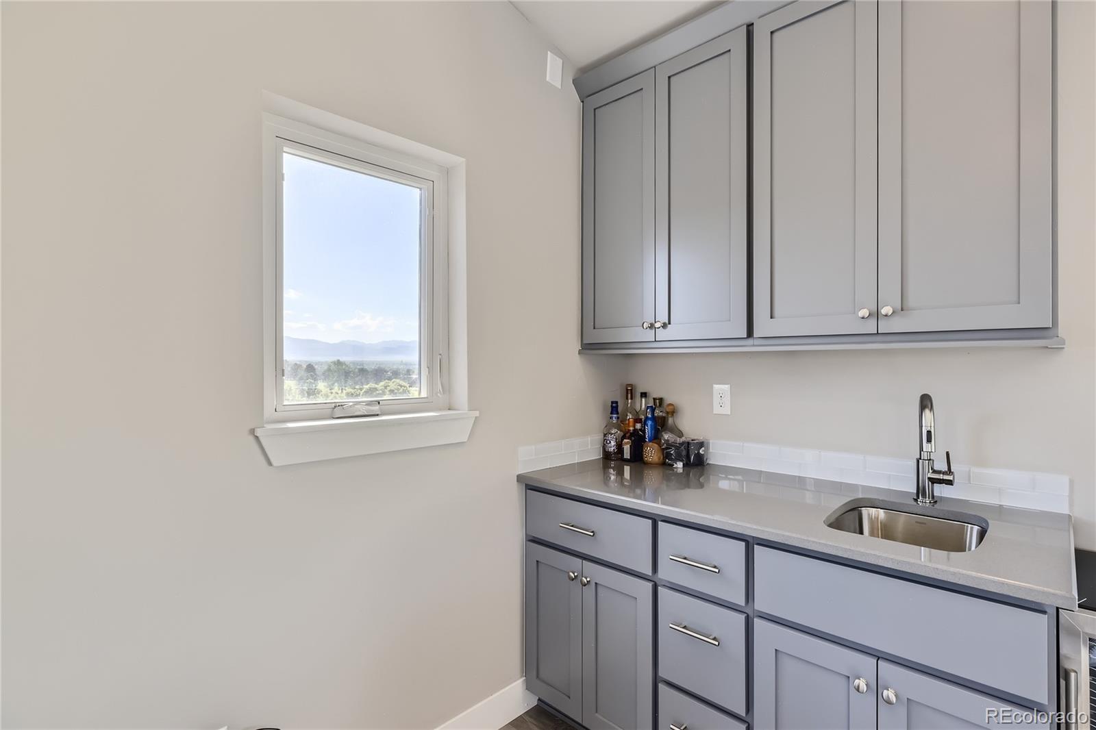 4673 W 50th Place