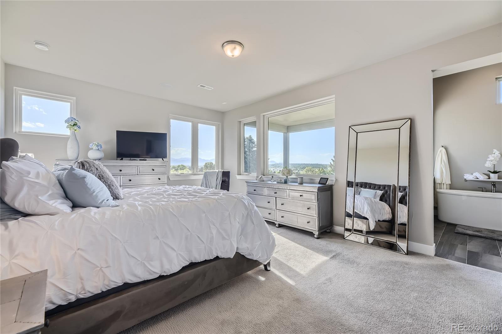 4673 W 50th Place