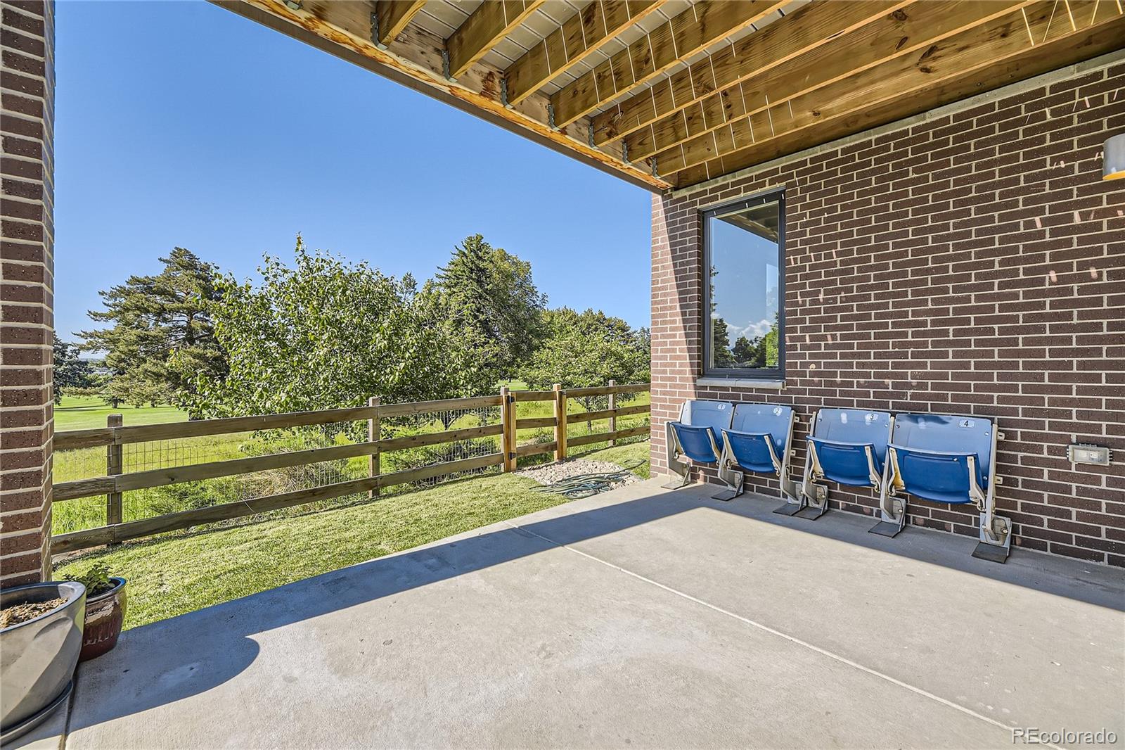 4673 W 50th Place