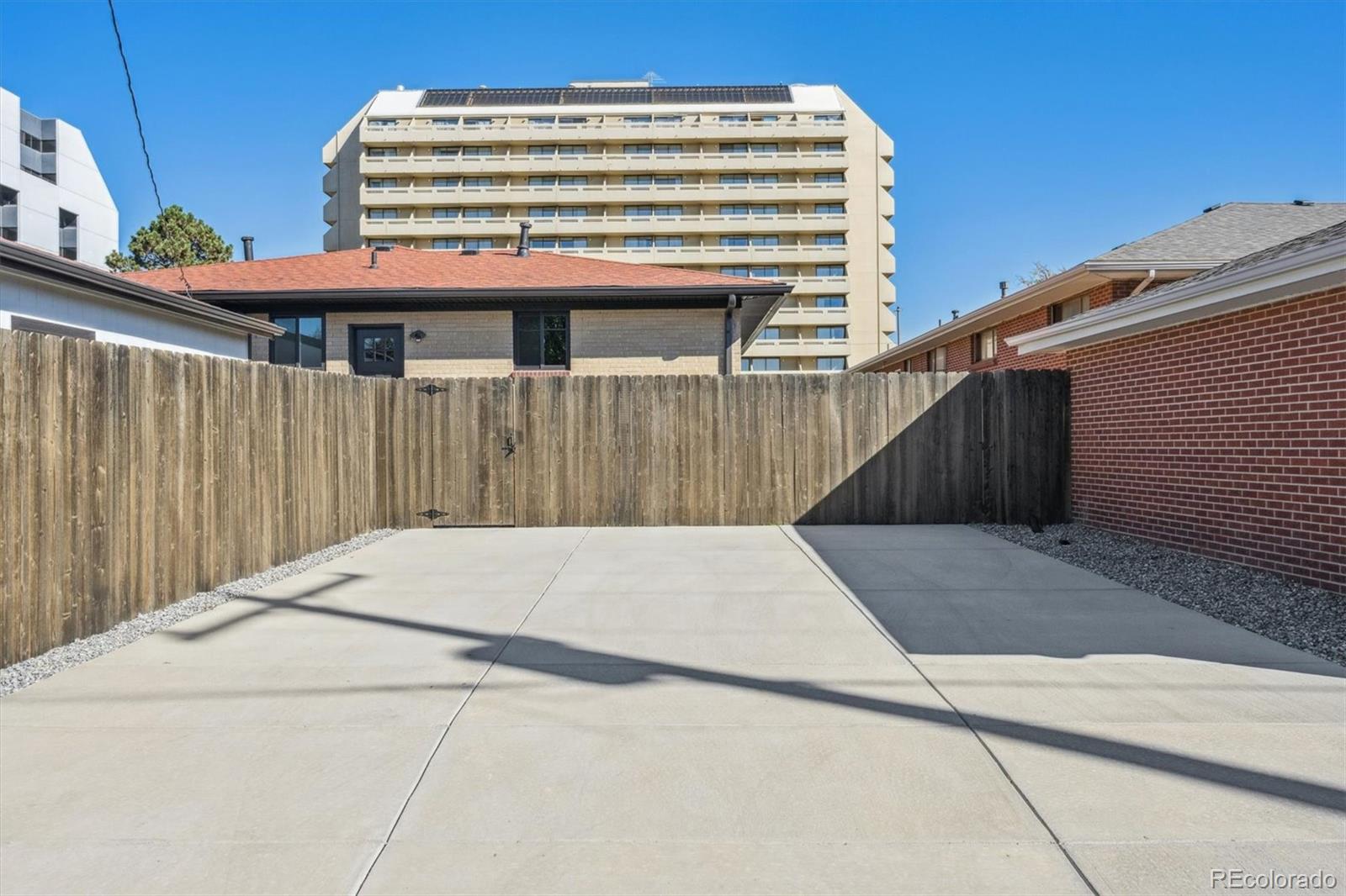 3323 Poplar Street Unit: 3323