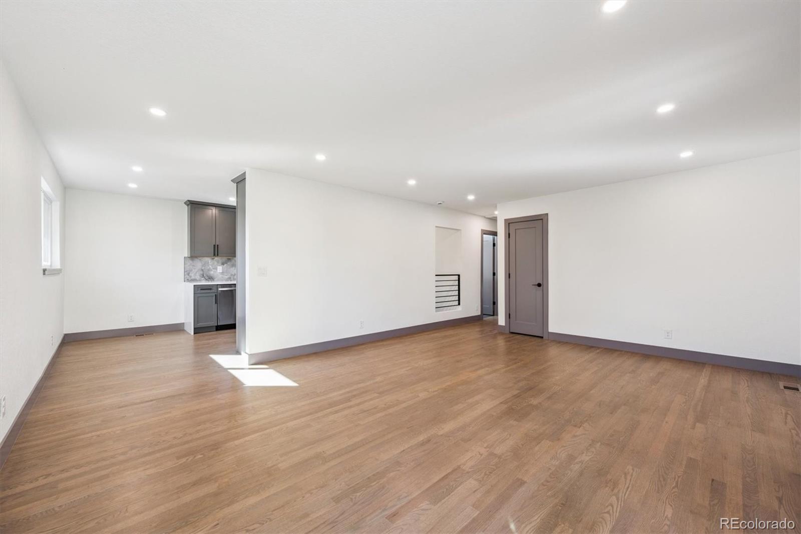 3323 Poplar Street Unit: 3323