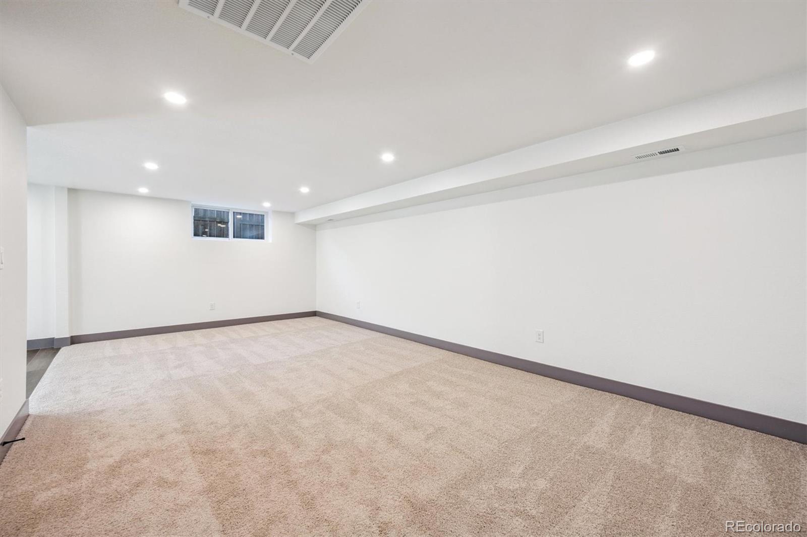 3323 Poplar Street Unit: 3323