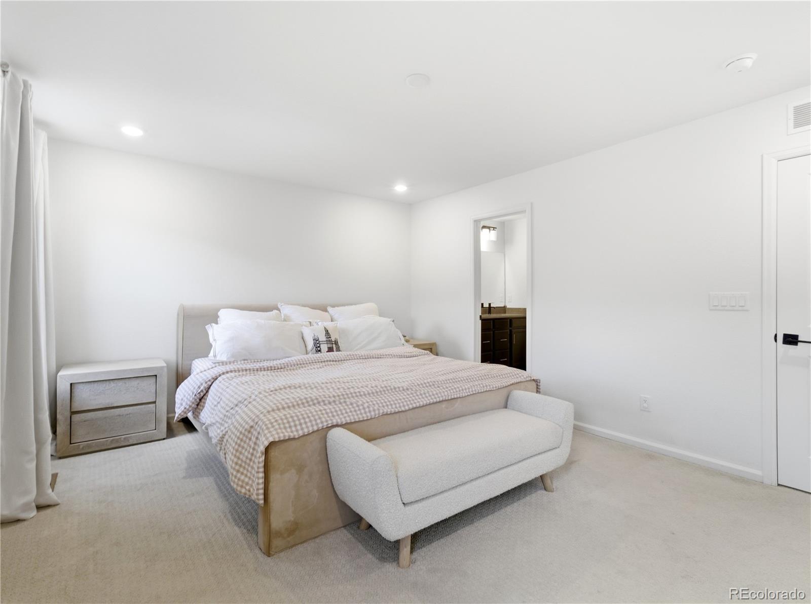 33 Felicity Loop
