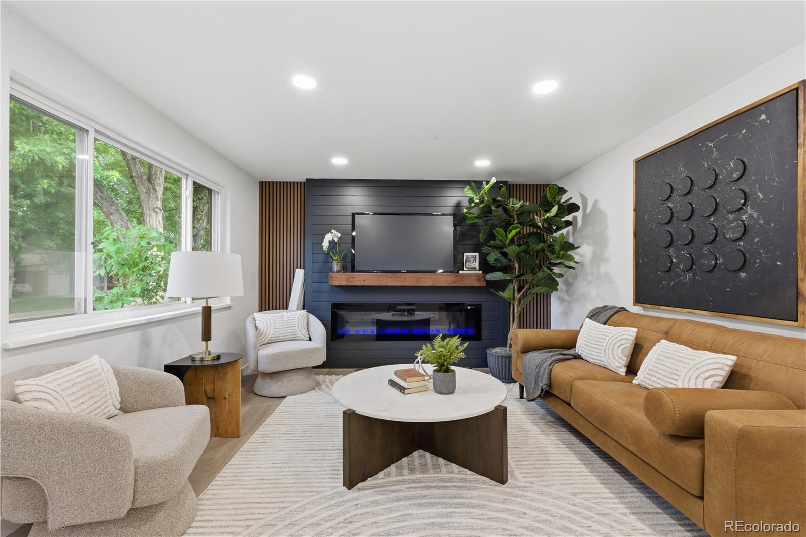6033 Hoyt Court