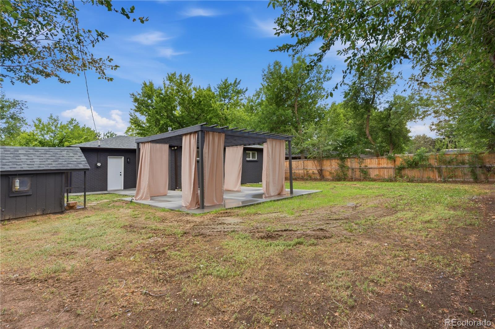 6033 Hoyt Court