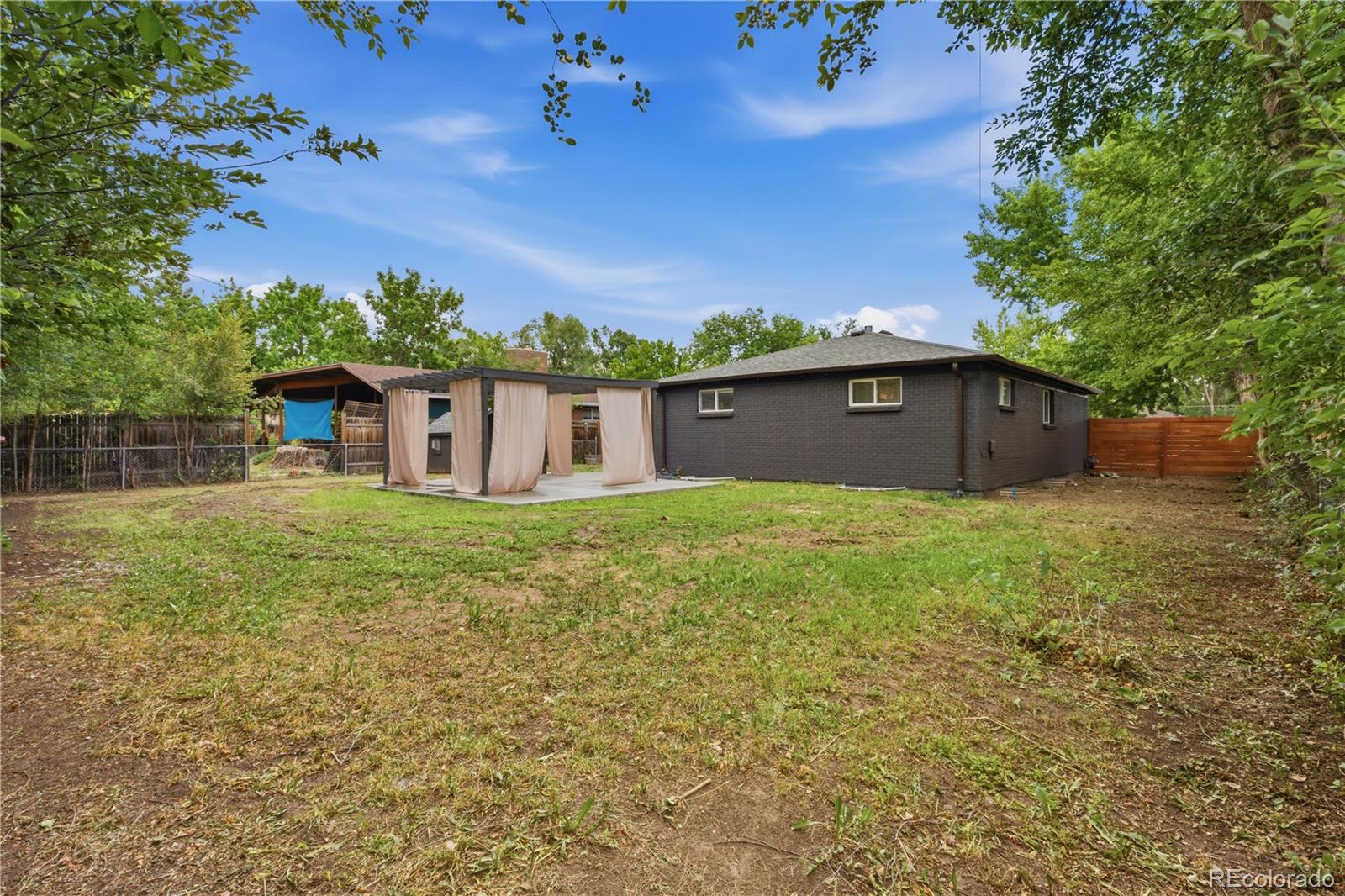 6033 Hoyt Court