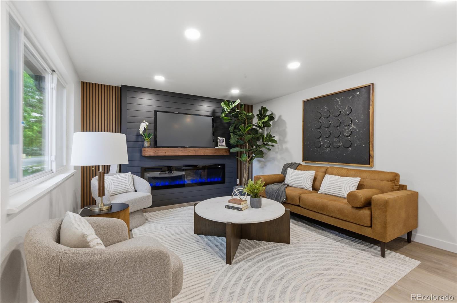6033 Hoyt Court