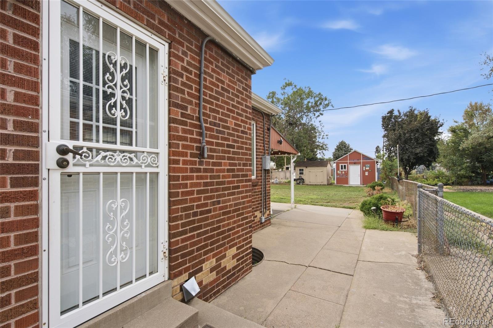 2020 W Scott Place