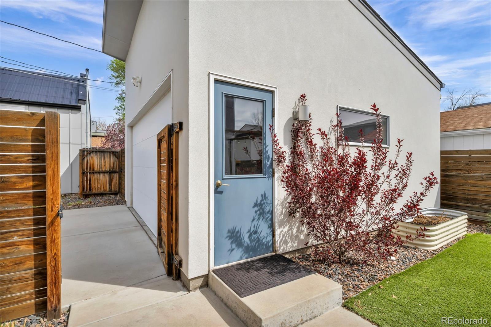 3227 W 20th Avenue