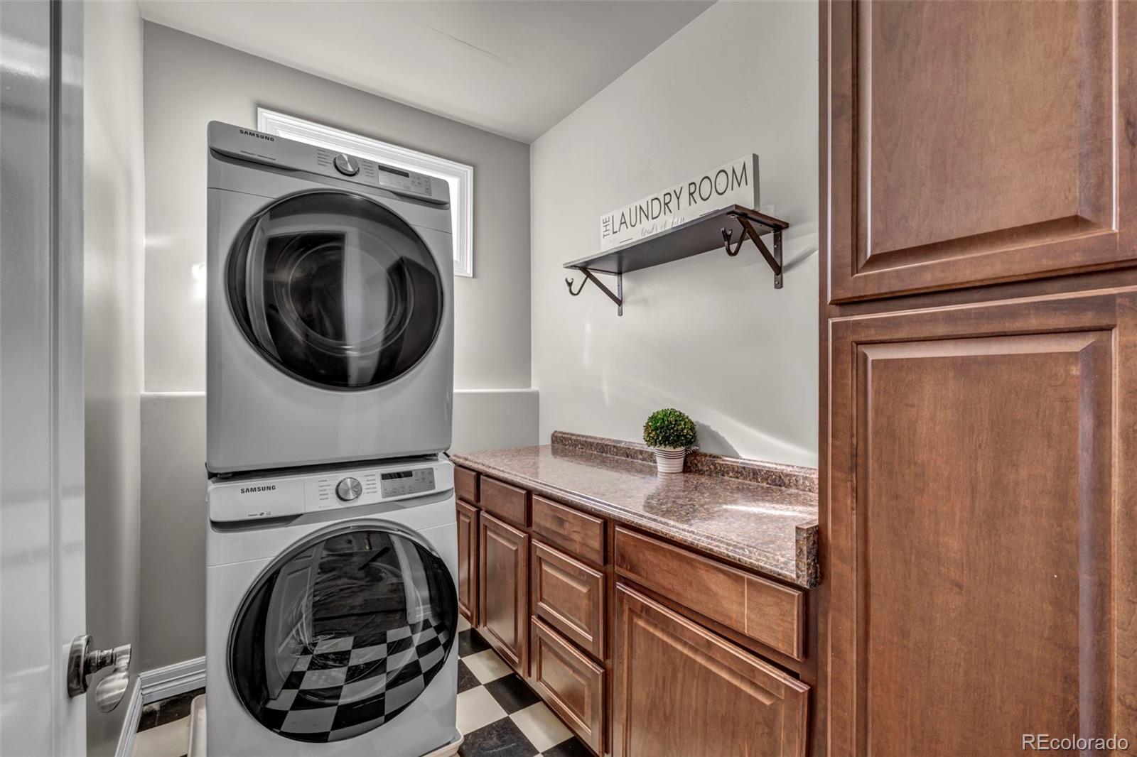 2527 Tremon Tremont