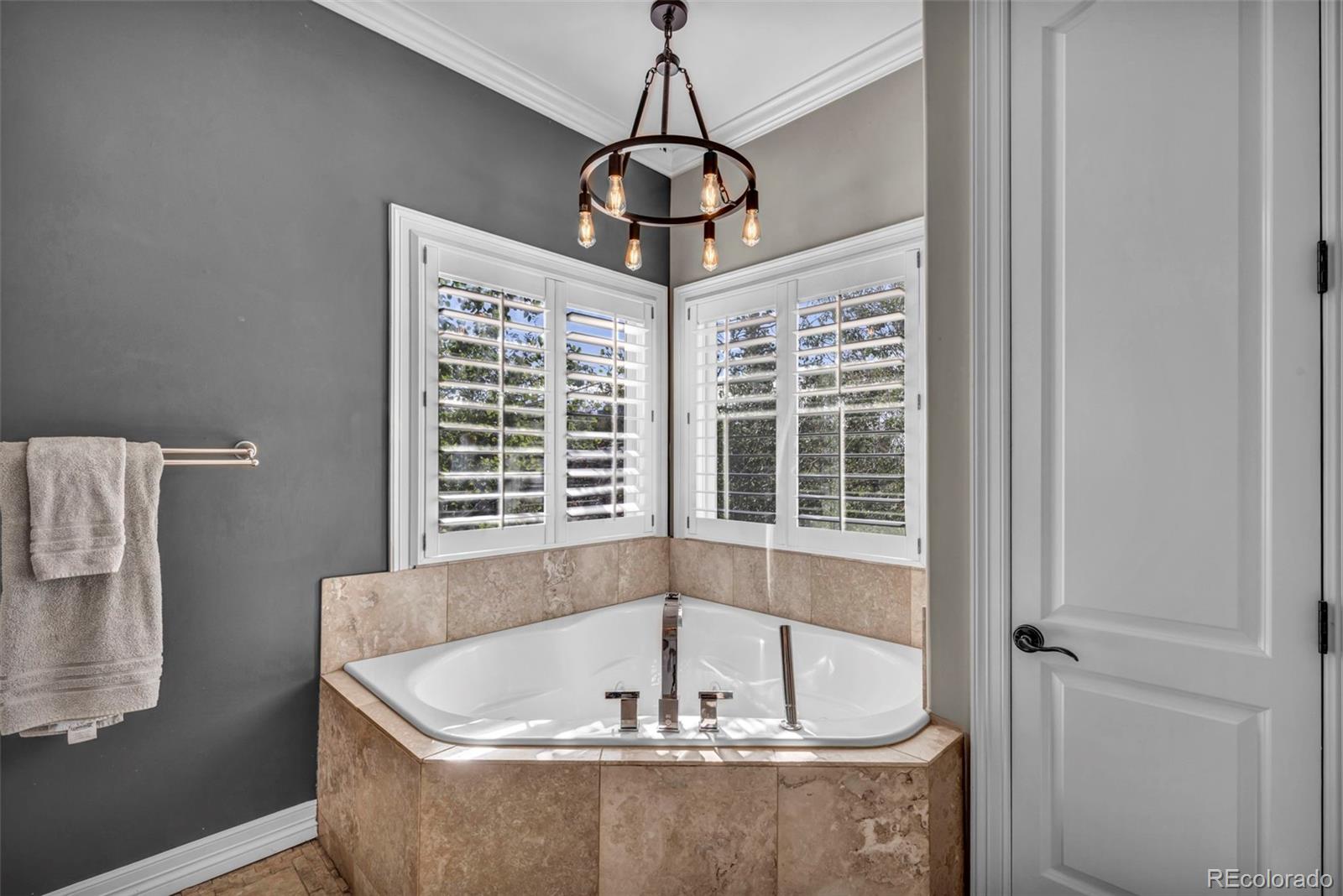 2527 Tremon Tremont