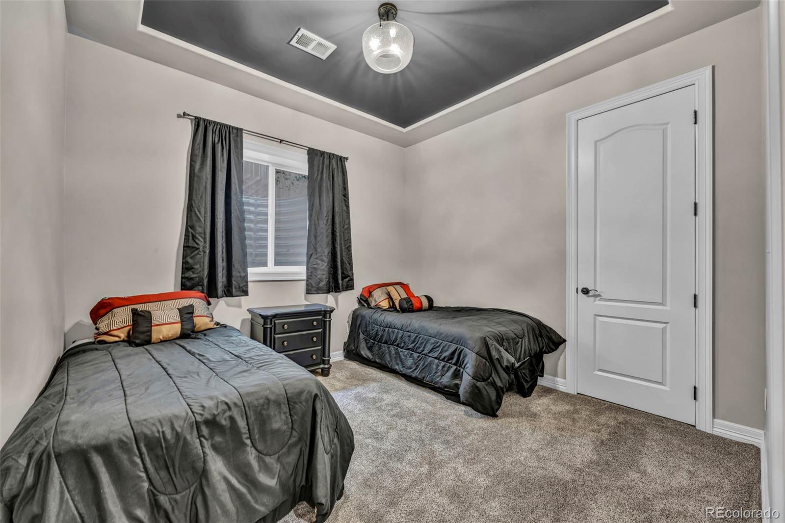 2527 Tremon Tremont
