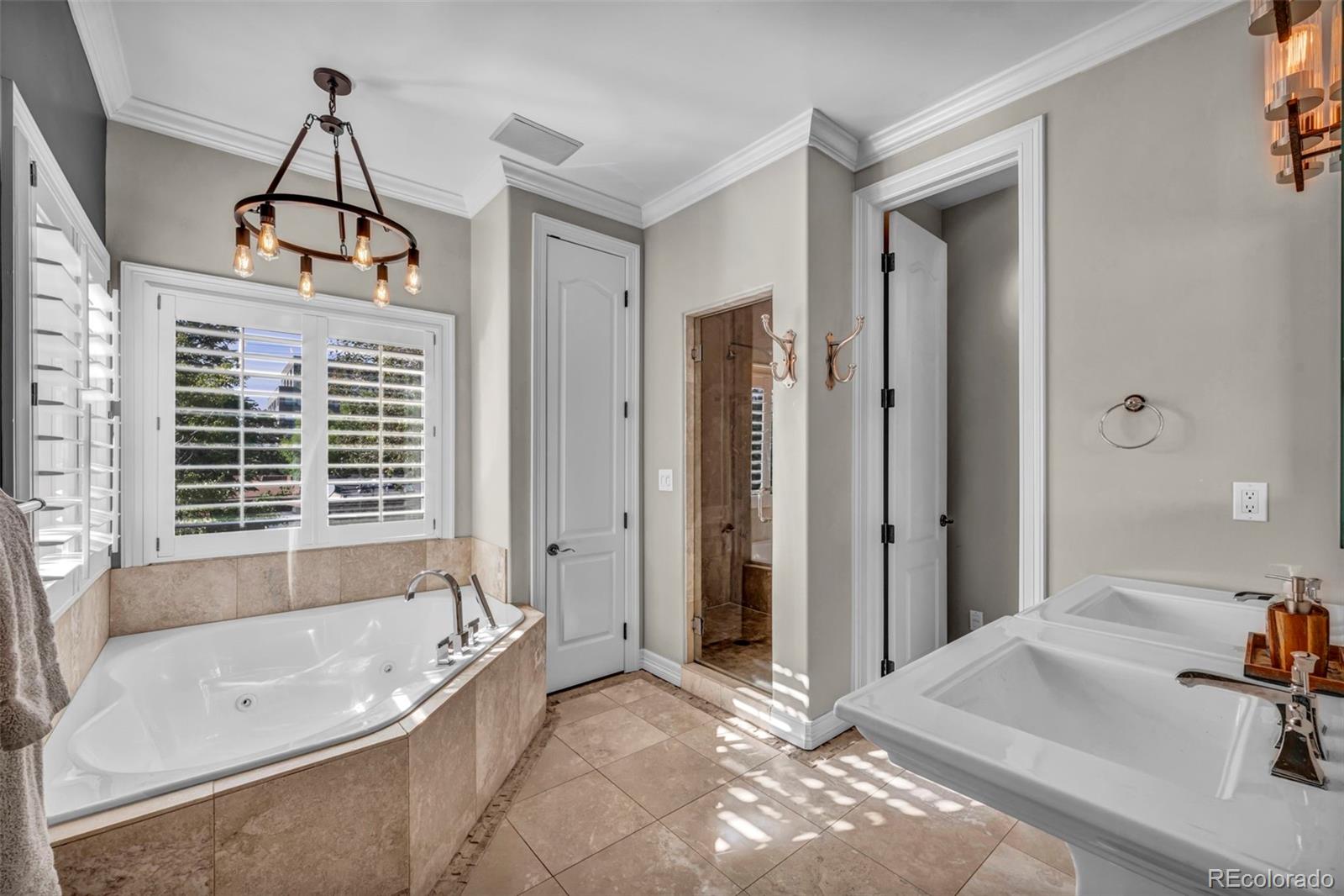 2527 Tremon Tremont