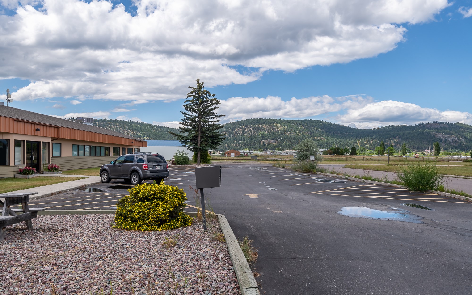 2282 Highway 93 S